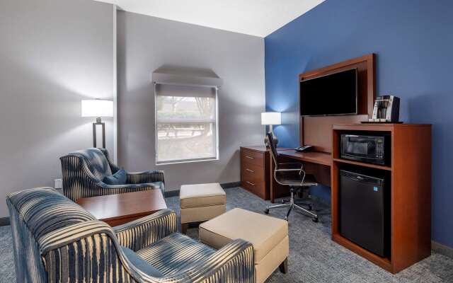 Comfort Suites near Birkdale Village- Huntersville