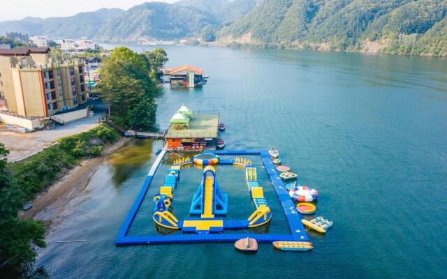 Clover Resort
