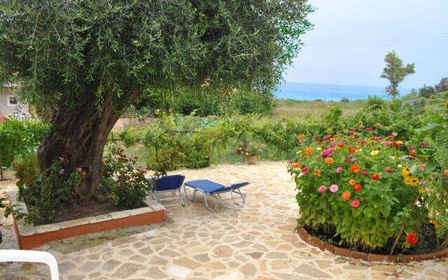 Holiday House Angelos A on Agios Gordios Beach