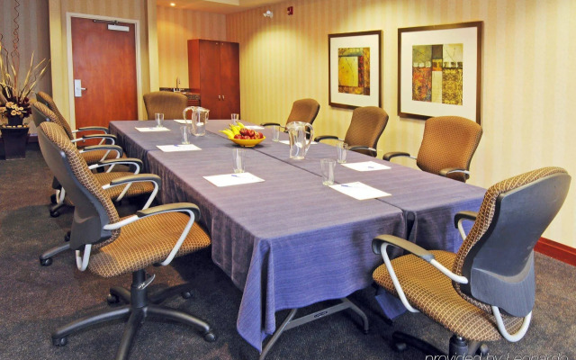 Holiday Inn Express & Suites Brampton by IHG