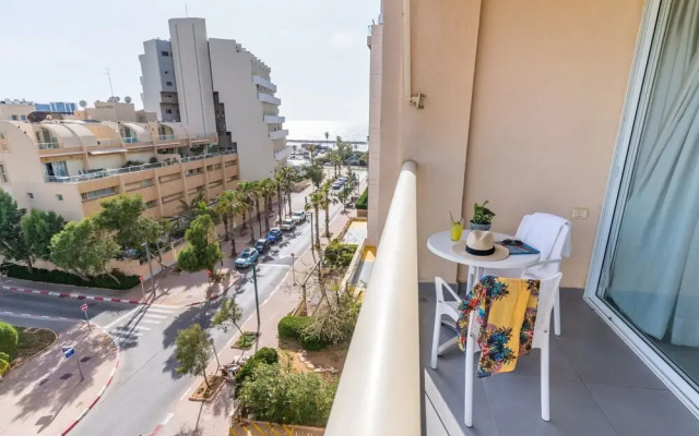 Top Tier Apartment with Swimming Pool