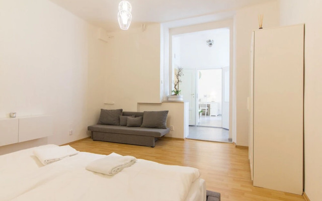 Prague City Apt on WenceslasSquare for 6