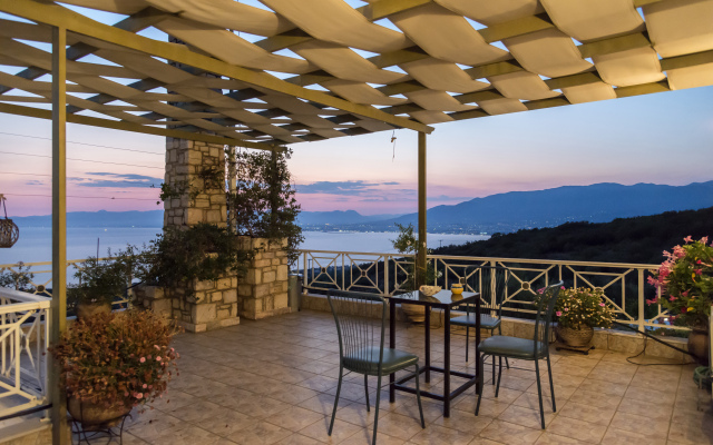 Eros Loft With Pool Near the Beach