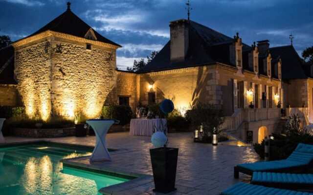 Lavish Villa on an Exclusive Estate in Liorac-sur-louyre With Pool