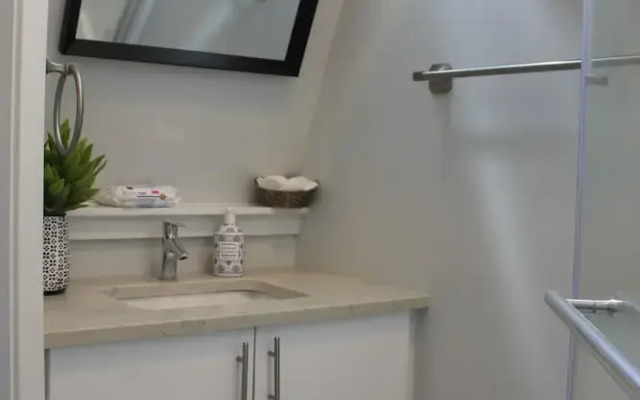 DTown, 3BED, Hot Tub, Luxury