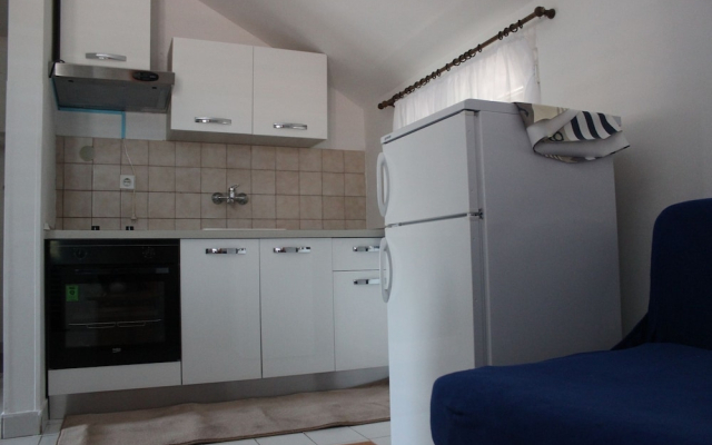 Ivy - Free Parking - A2