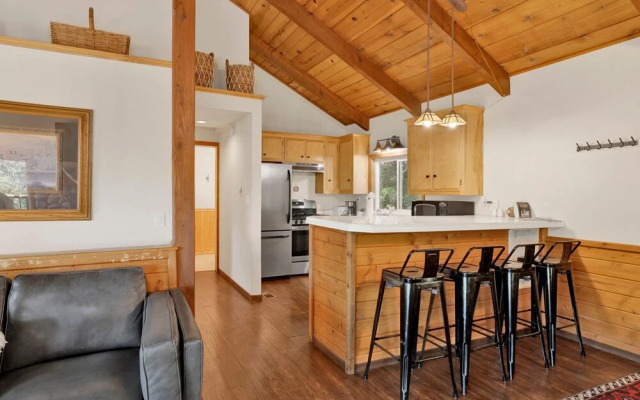 Black OAK Cabin #1977