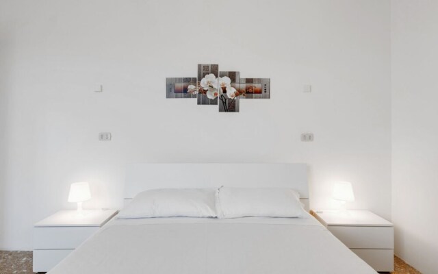 Lulli Cozy Apartment with Balcony