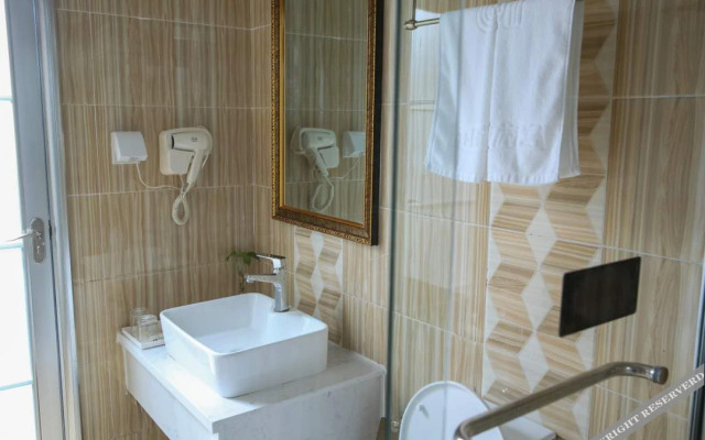 Nanjing 6 1 Business Passenger Hotel