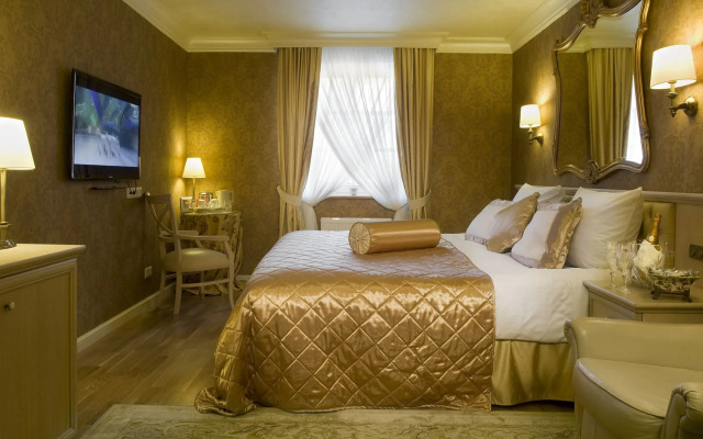 IMPERIAL Hotel & Restaurant