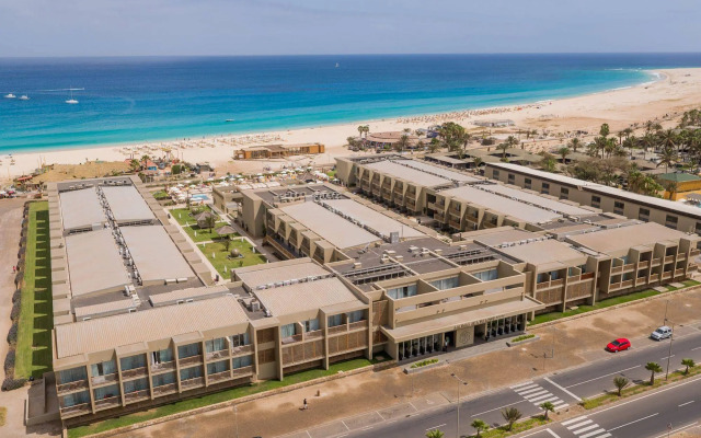 Hotel Oasis Salinas Sea