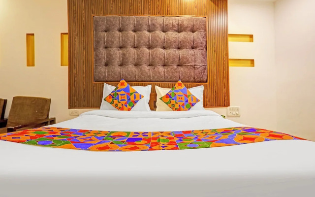 Fabhotel 22 Squares Living Spaces
