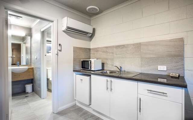 Nightcap at Riverside Hotel