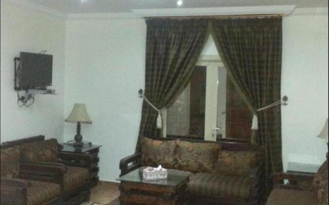 OYO 640 Home Furnished 3-Bedroom Apartment