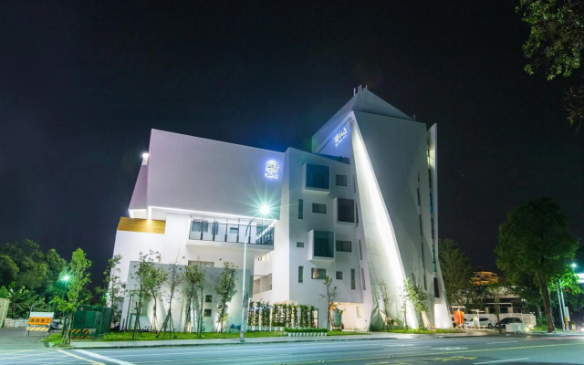 Sun Dialogue Hotel by Cosmos Creation