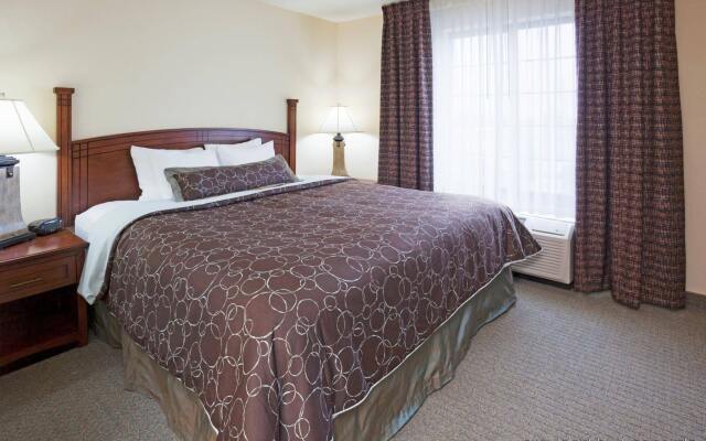 Staybridge Suites Milwaukee West-Oconomowoc, an IHG Hotel