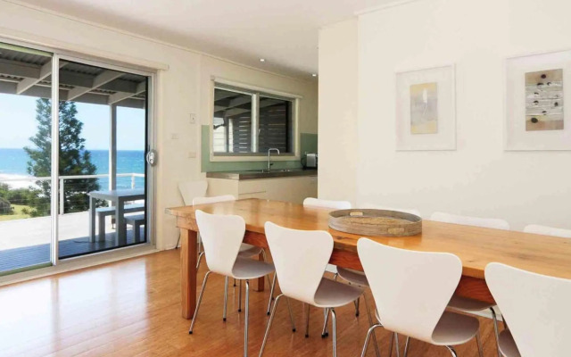 ONE TREE Gerroa 4pm check out Sundays