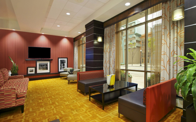 Hampton Inn & Suites Columbus-Downtown