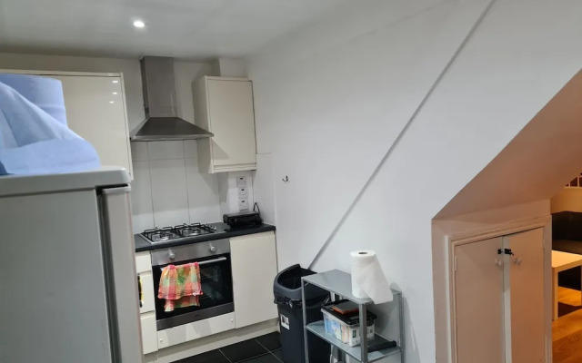 4br-2ensuite-10mincentrallondon-sleeps11-parking