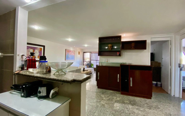 Apartamento vista mar, 2 Suítes, WC Social,2 vagas