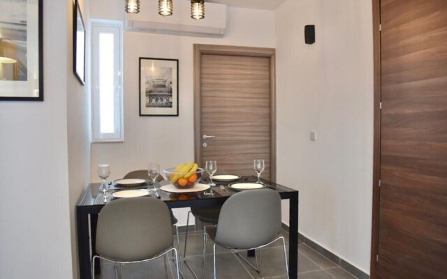 Gzira Central Bright & Modern 2bdr Apt