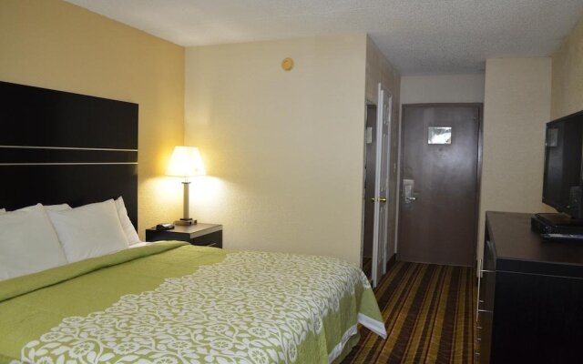 Days Inn Harriman Near Woodbury Commons Outlets