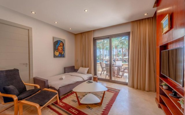 Classy 1-Bedroom Apartment in Ancient Sands with Pool View