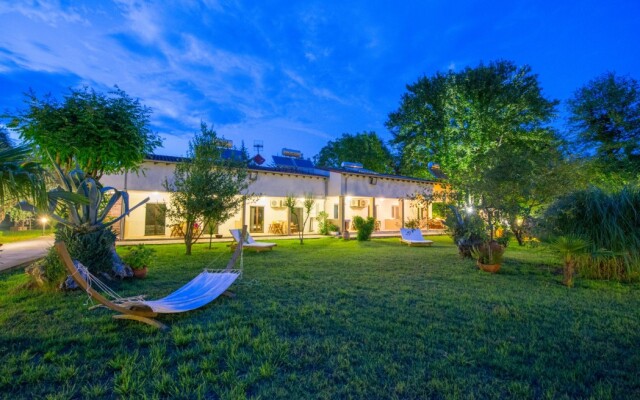 Paradise Garden Studios