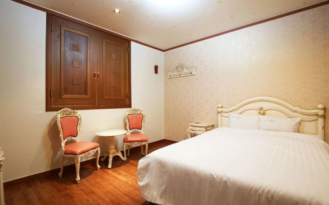 Asan Red House