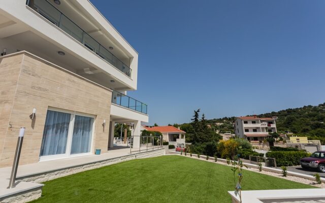 Villa Compass Luxury in a natural bay