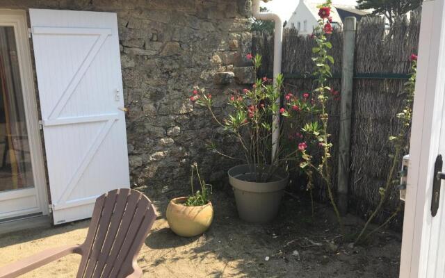 Petite maison a deux pas de la plage