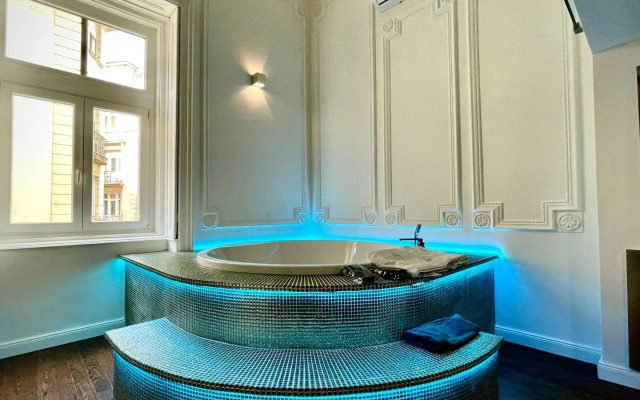 ANDRASSY 6 JACUZZI Suites
