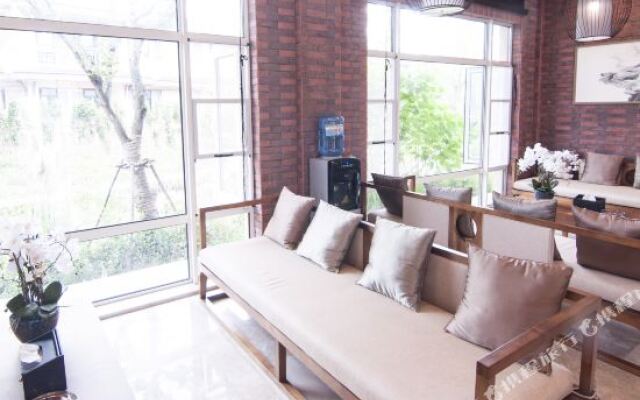 Swan Lake Resort Hot Spring Jiangba
