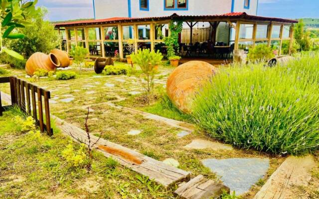 Sukha Inn Otel & Beach