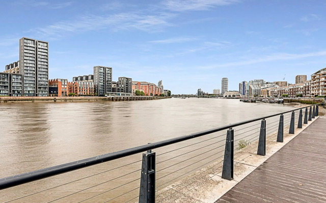 Stylish Flat In Battersea Reach