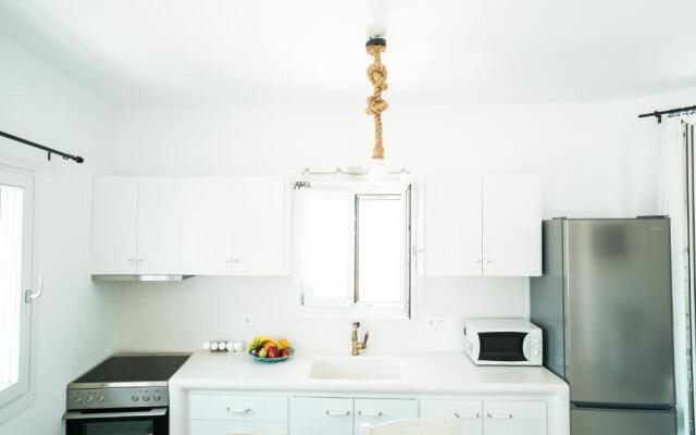 Plori Studios and Apartments