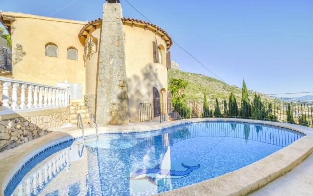 Villa - 4 Bedrooms with Sea views - 104991