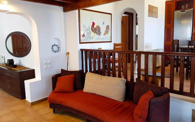 Sunshine house for 9, cozy set up,verandas, sea view.