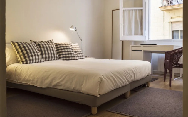 AinB Barcelona Sants Apartments