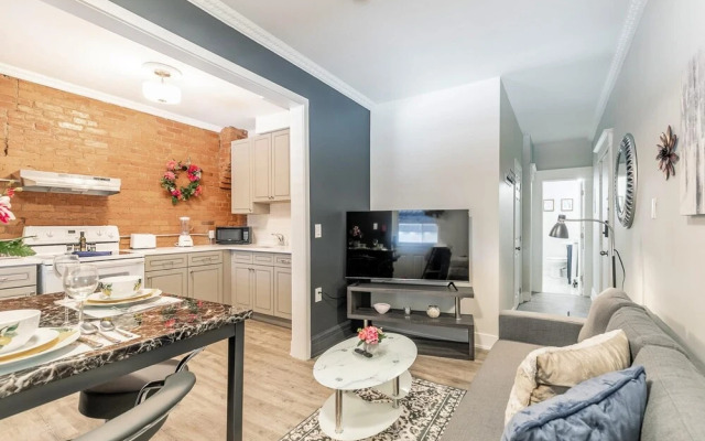 Upscale 2BR With King Bed-prime Location