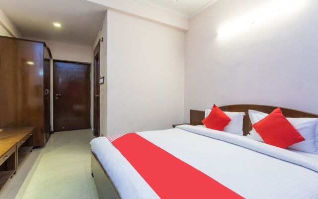 OYO 25042 Vikramaditya Hotel