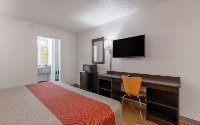 Motel 6 Bryan, TX - University Area