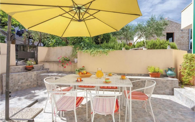 Apartment Trogir with Sea View 05