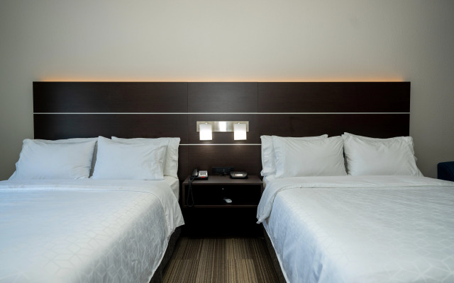 Holiday Inn Express & Suites Deer Park by IHG