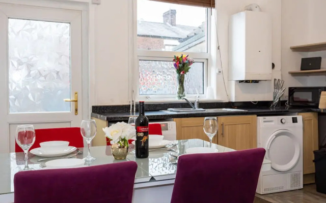 Captivating 2-bed House in Blackburn