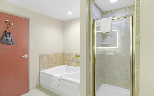 Holiday Inn Express Gulfport Beach by IHG