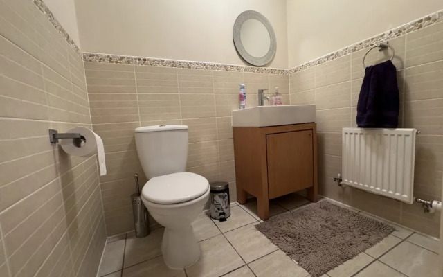 Spacious 4Bd House With Character In Coventry