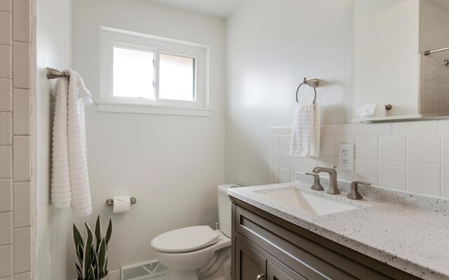 Quiet Getaway, Modern Kitchen and Foosball Table