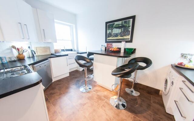 Charming 1-br Upper Holloway Flat For 2