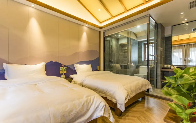 Lijang First Bay Hotel